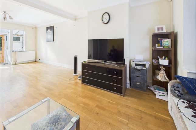 6, Courtlands Avenue, Berkshire photo 2
