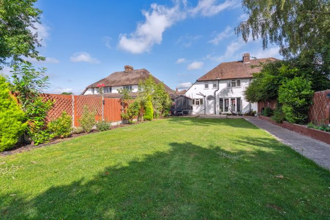6, The Poynings, Iver photo 2