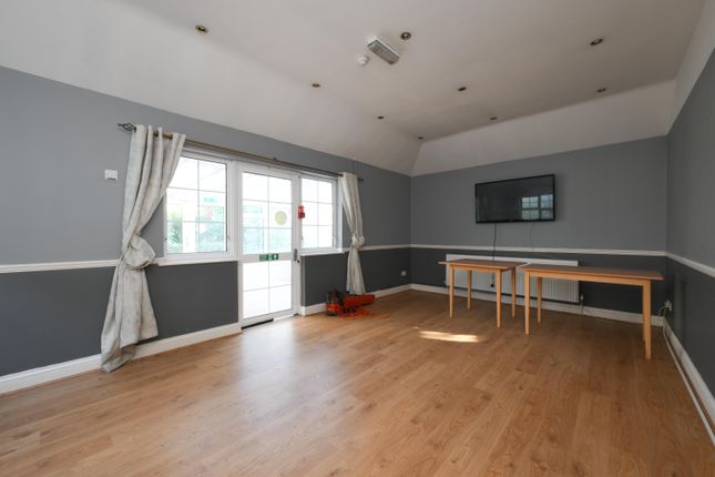 11 St Catharine's Road, Broxbourne photo 5