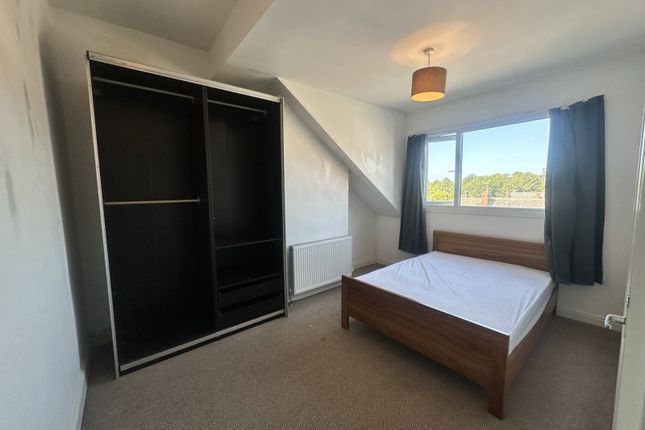 14, Norman Mount, Leeds photo 4