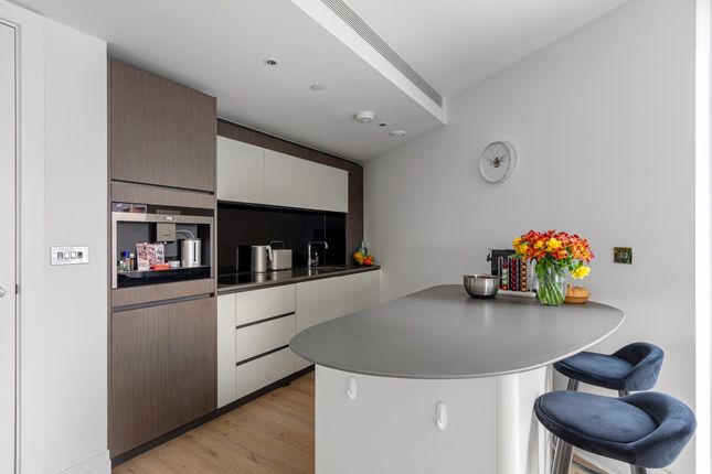 Apartment 14, 2, Riverlight Quay, London photo 2