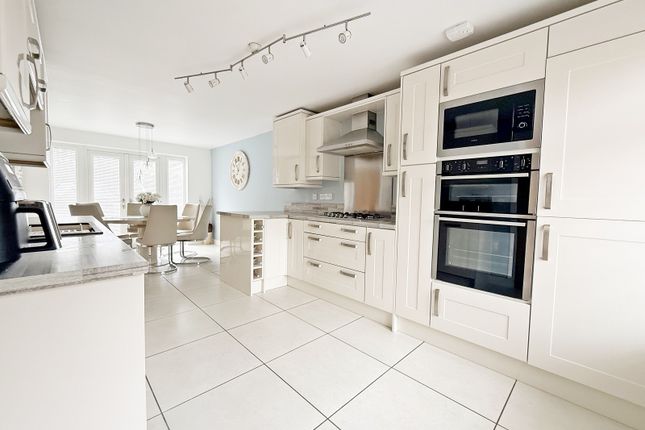 75, Brynteg Green, Pontypridd photo 4