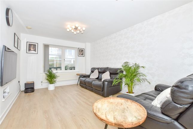 Clock House Rise Coxheath, Maidstone photo 4