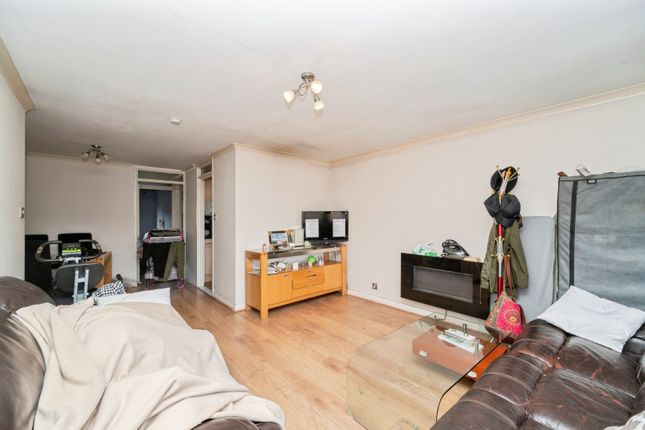 47, Pippins Close,, West Drayton photo 3