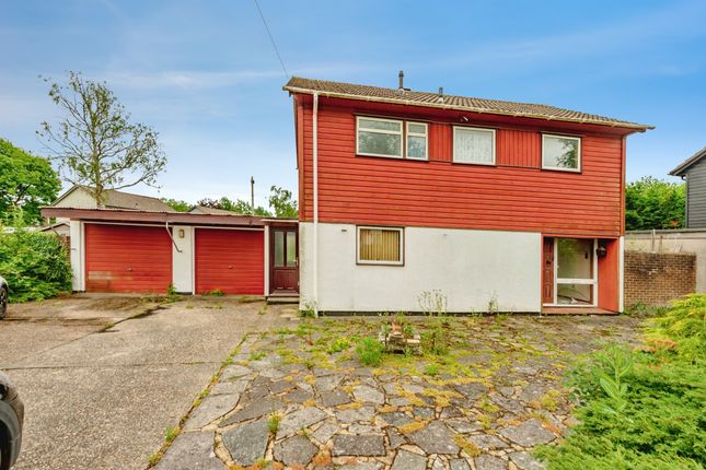 12, Tushmore Lane, Crawley photo 2