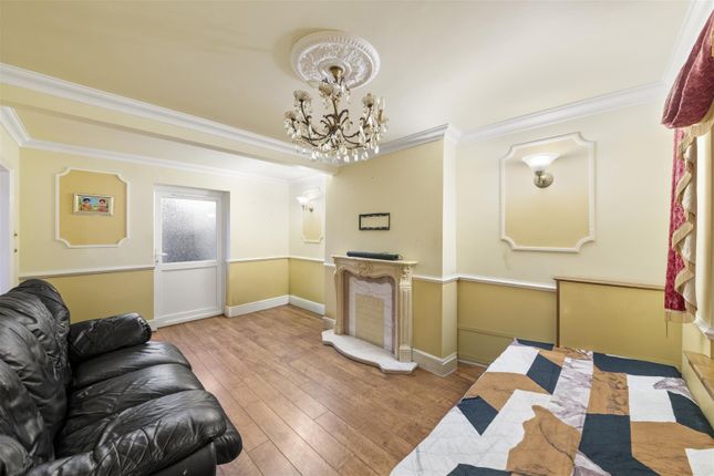 17, Wheatley Crescent, Hayes photo 2