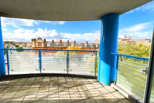 5 Lumiere Court, Balham High Road, London photo 2