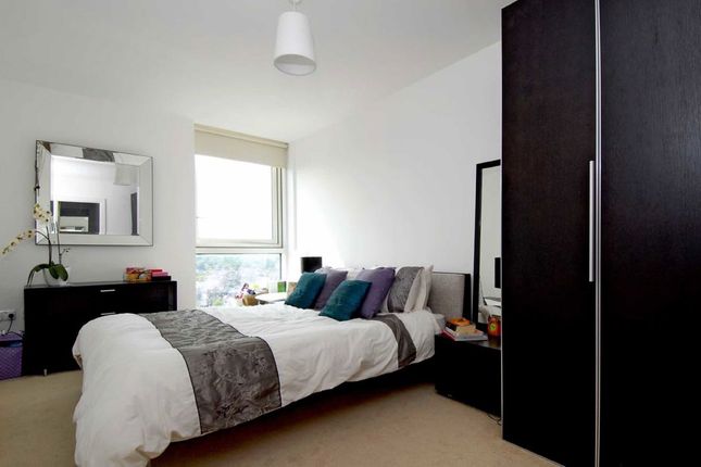 105 Argento Tower, Mapleton Road, London photo 3