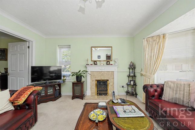 63, Belfield Gardens, Harlow photo 4