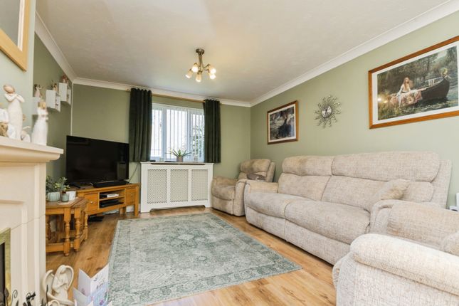 4, Shalfleet Court, Essex photo 2