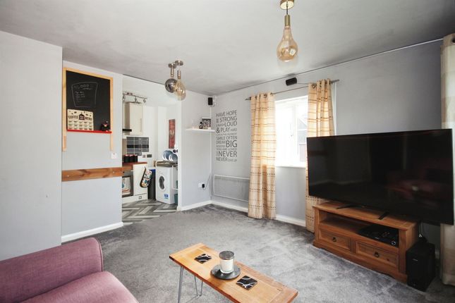 Flat for sale in Shakespeare Gardens, Rugby