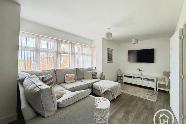 Flat 16, 48, Bramling Way, Gillingham photo 2