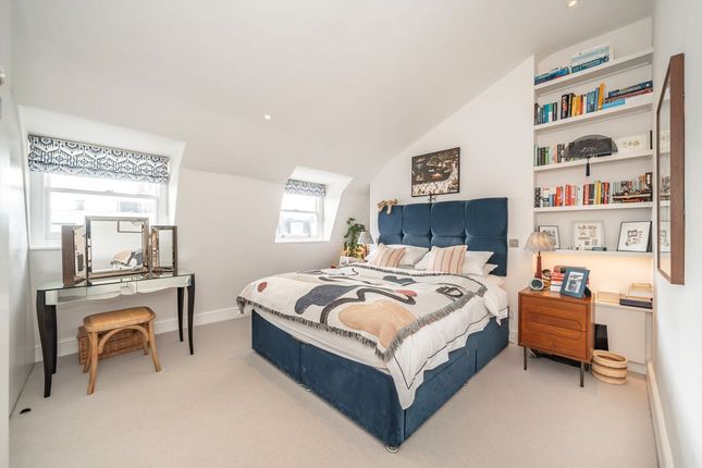 Flat D, 61, Winchester Street, London photo 4