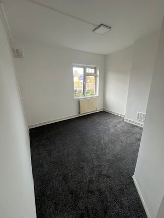 Flat to rent in Buchanan House, Brathway Road, Wandsworth
