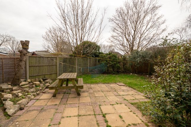 9, Mcwilliam Close, Poole photo 3