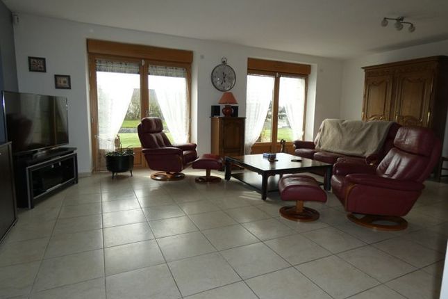 Detached house for sale in Isigny-Le-Buat, Basse-Normandie, 50540, France