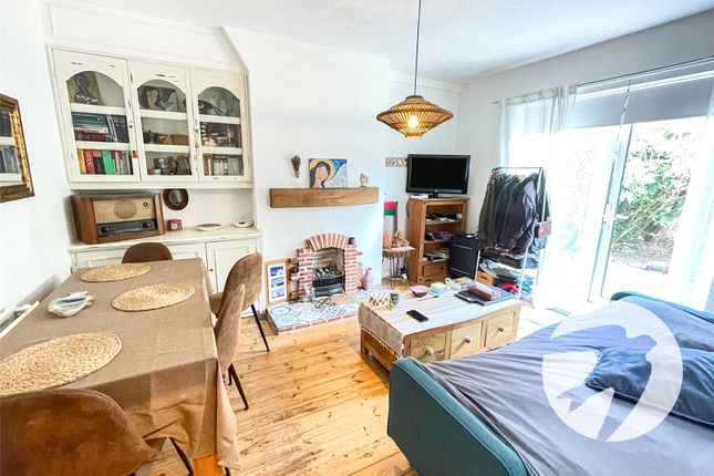 263, Kingsground, London photo 2