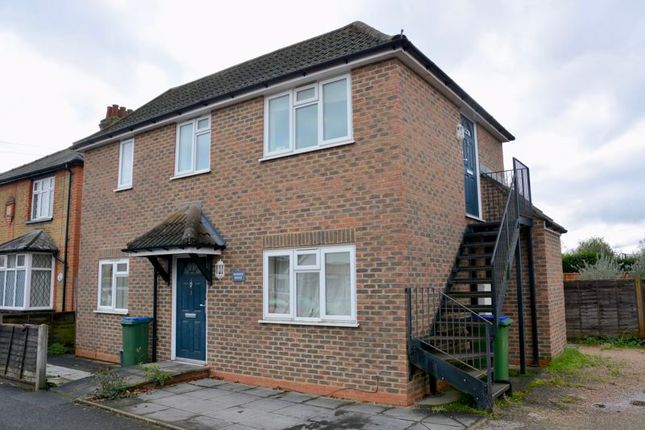 1 Bed Flat To Rent In Claremont Avenue Hersham Walton On