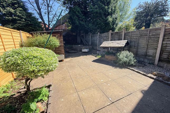 12, Swincross Road, Oldswinford photo 2