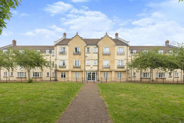 Thumbnail Flat for sale in 34 Woodley Green, Witney