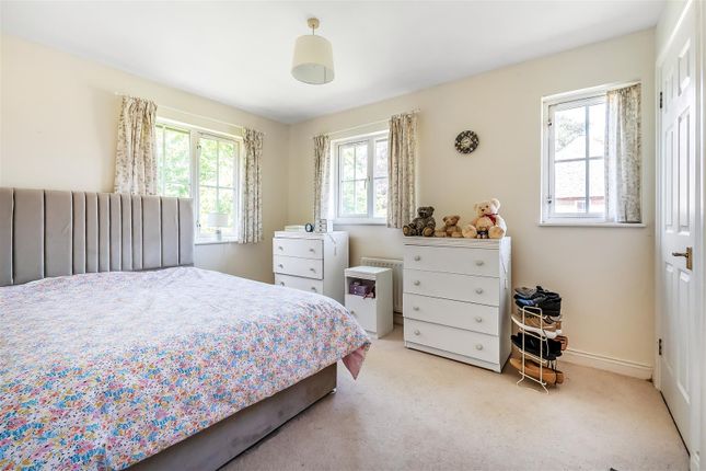 17, Gayton Close, Ashtead photo 4