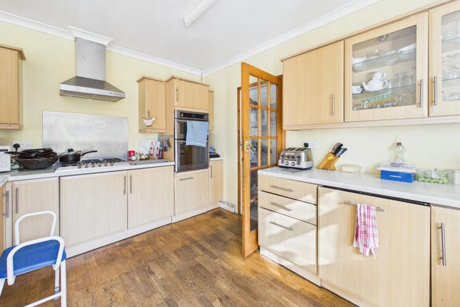20, Beach Road, Porthcawl photo 4