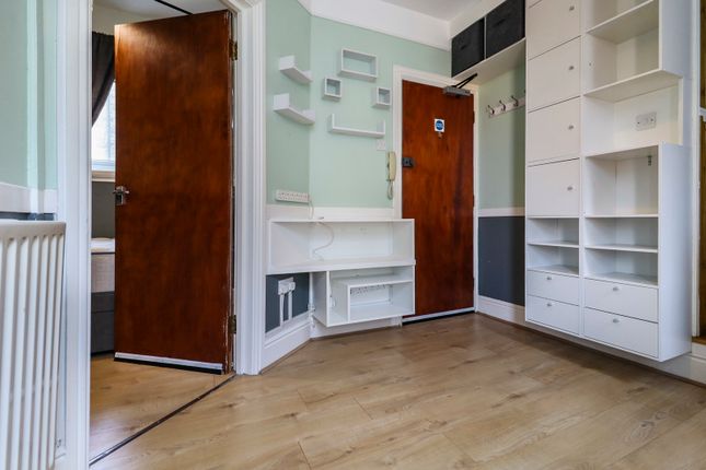 Flat 2, 20, Romilly Road West, Cardiff photo 3