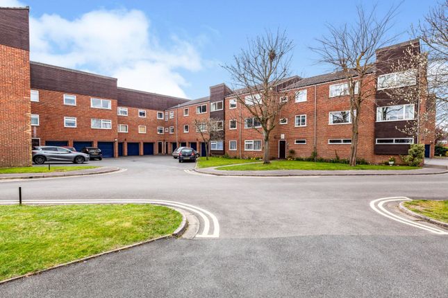 Thumbnail Flat for sale in Powney Road, Maidenhead