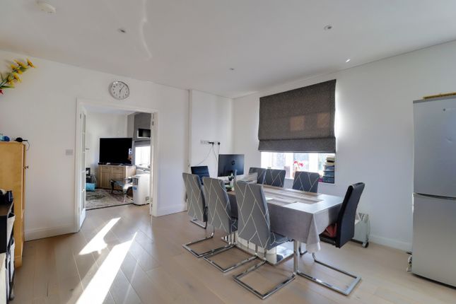 2a, Peaks Hill, Purley photo 3