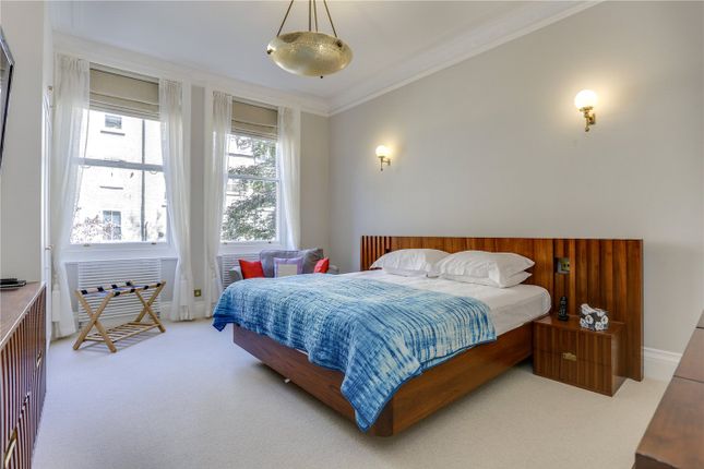 Flat to rent in Campden Hill Road, Kensington, London