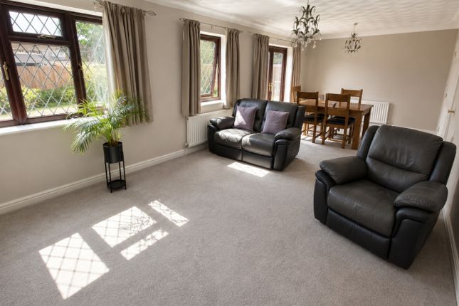 61 Tameton Close, Luton, Bedfordshire photo 3