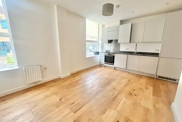 Flat 28, Basildon photo 2