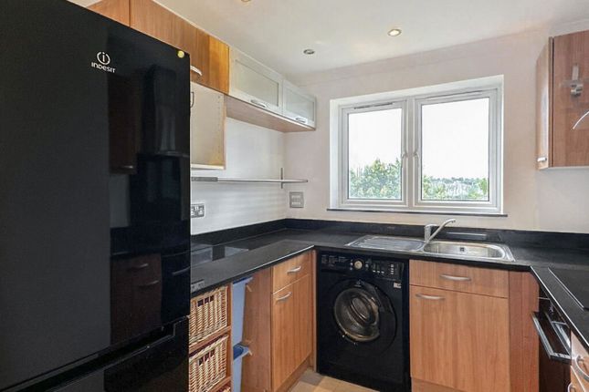 52, Branagh Court, Reading photo 3
