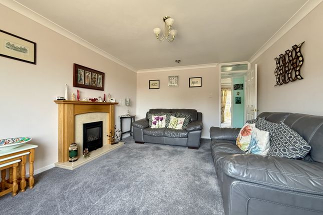 18, Oak Ridge, Exeter photo 3
