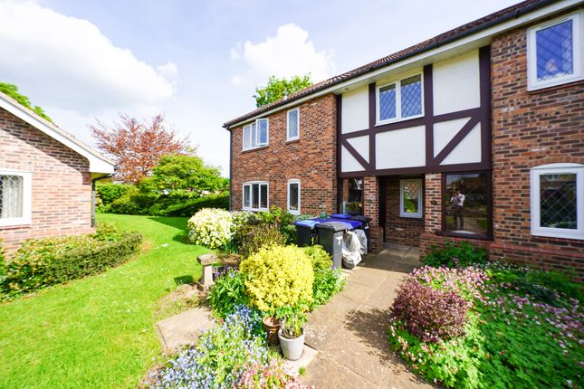 Flat for sale in The Hawthorns, Lutterworth, Leicester, Leicestershire