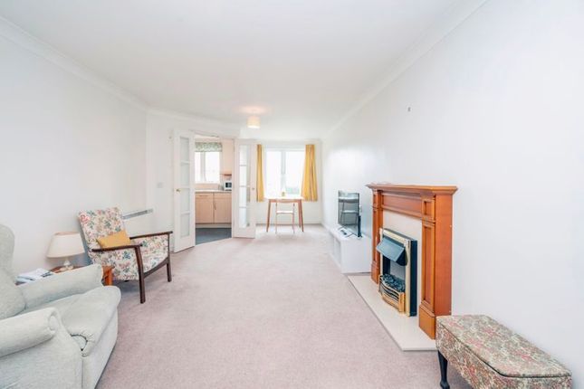 Thumbnail Flat for sale in Warminger Court, Norwich