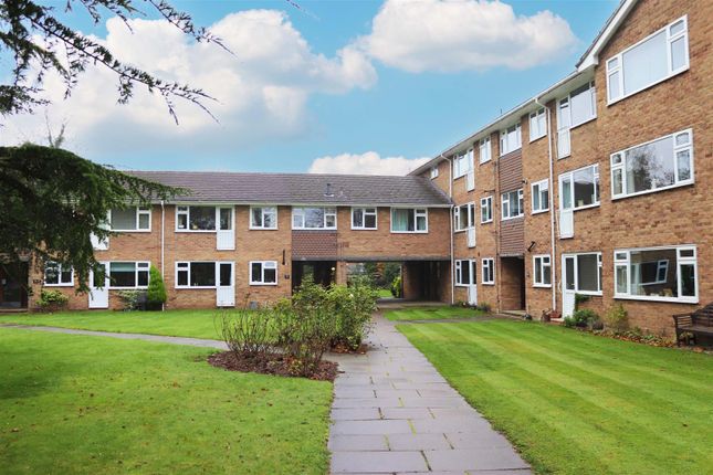 Flat for sale in Carlisle Avenue, St.Albans