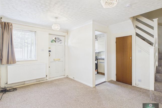 25, Kenilworth Close, Crawley photo 2
