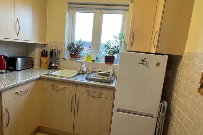 44 Allandale Court, Rectory Road, Burnham-On-Sea photo 3