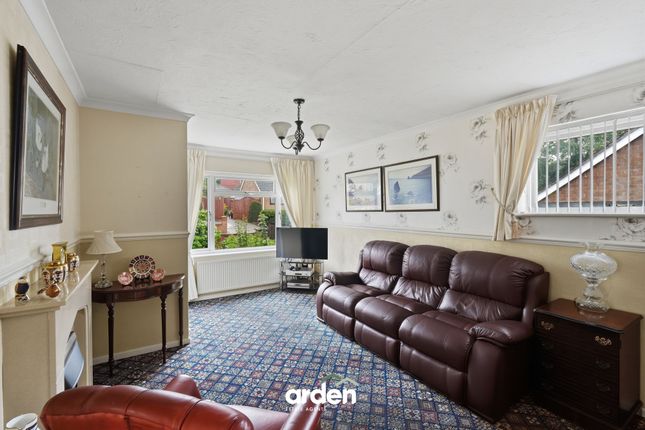 3 Alder Close, Worcester photo 4