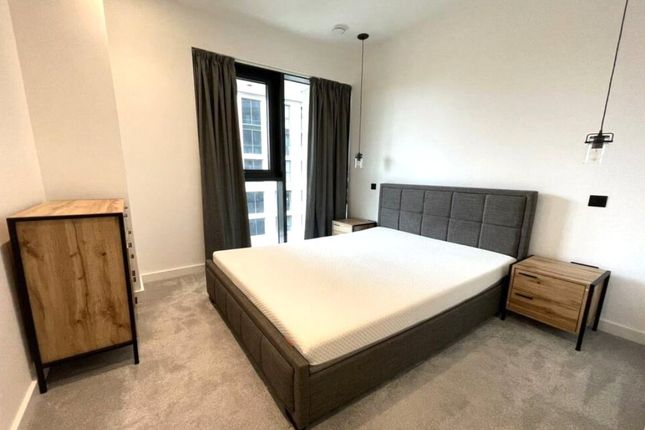 Flat to rent in Gauging Square, London Dock, Wapping, London
