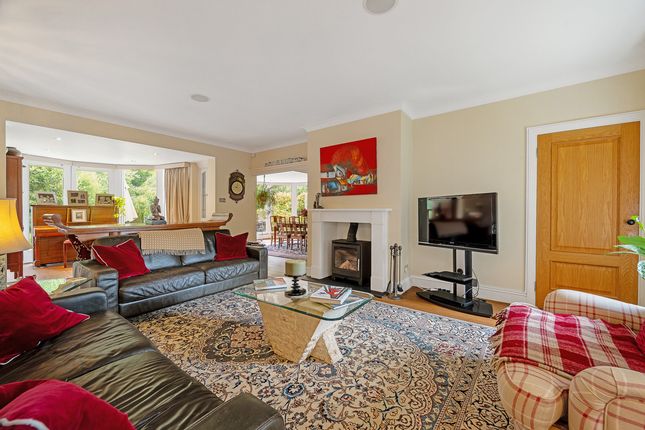 4 Heathlands Drive photo 4