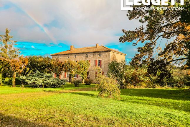 Villa for sale in Nanteuil-En-Vallée, Charente, Nouvelle-Aquitaine