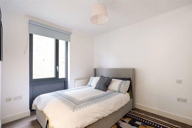 Flat for sale in Assembly Passage, Stepney Green, London