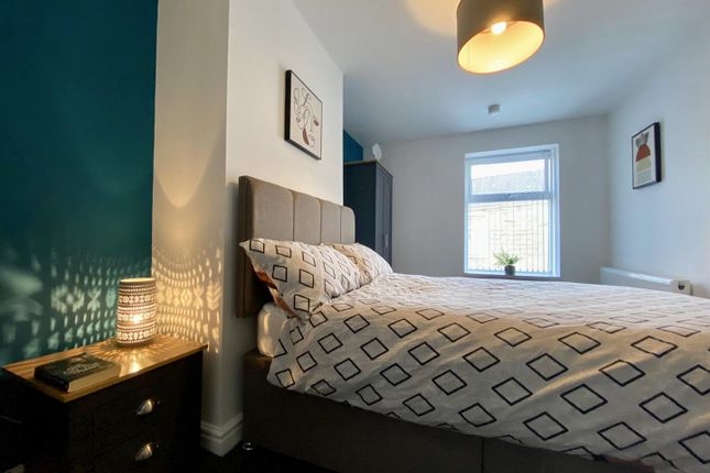 ROOM 3, 15, Green Street, Burnley photo 3