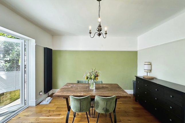 6, Laburnum Avenue, Manchester photo 3