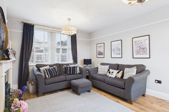6, Crown Hill, Ashton-under-Lyne photo 4