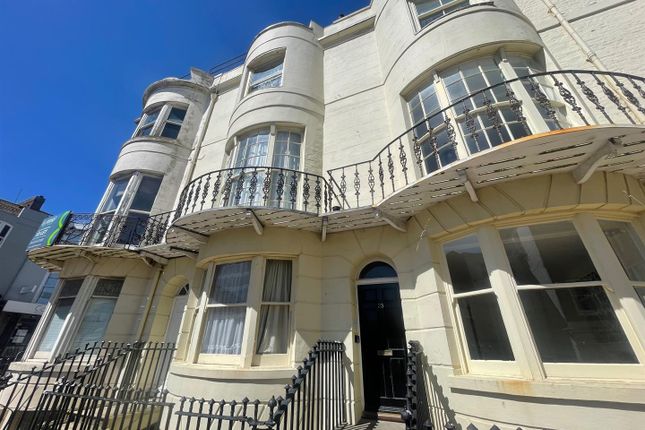 Flat to rent in Regency Square, Brighton