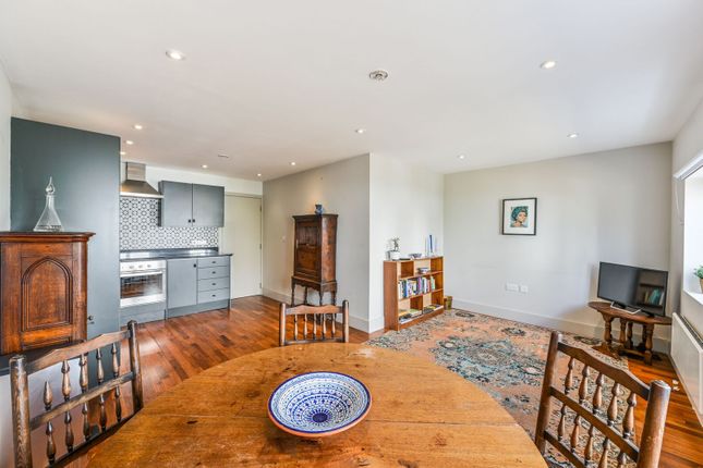 Claylands Place, Oval photo 3