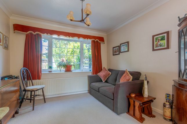 17, Woodland Crescent, West Yorkshire photo 4